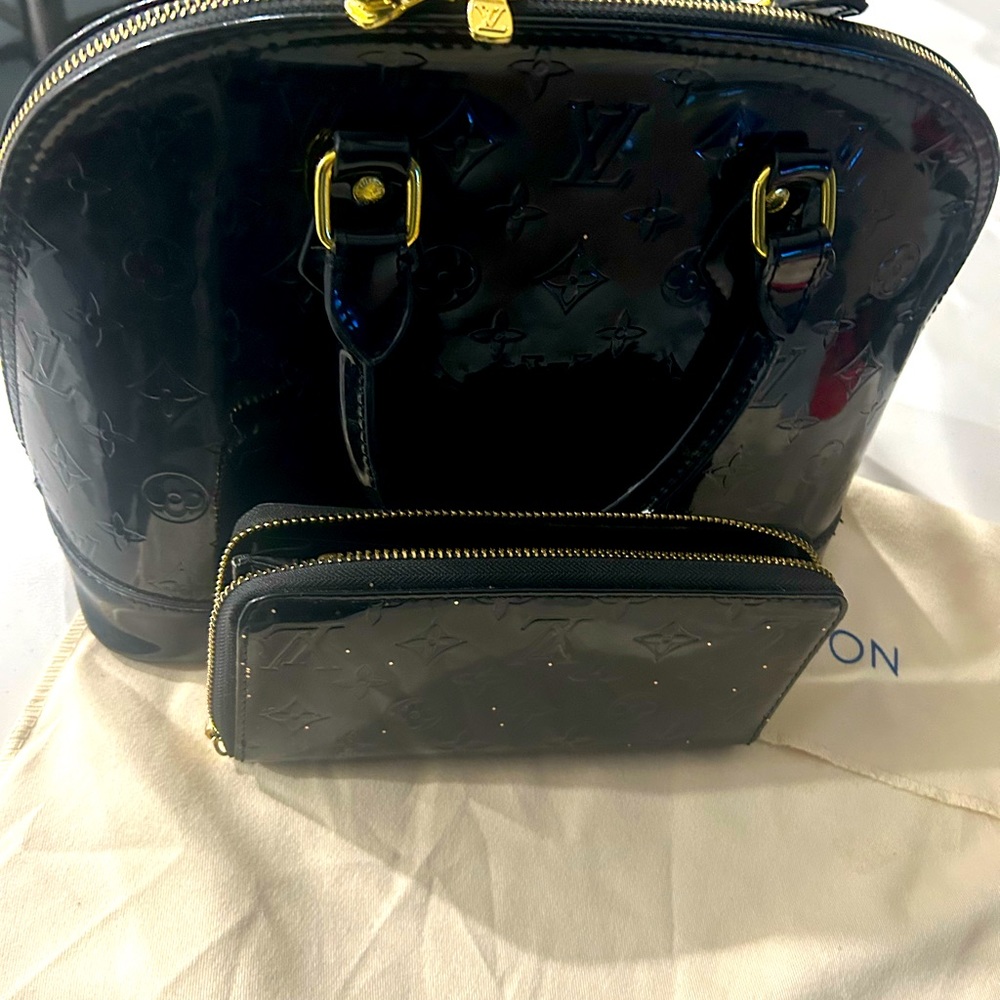 Patent leather handbag and wallet set